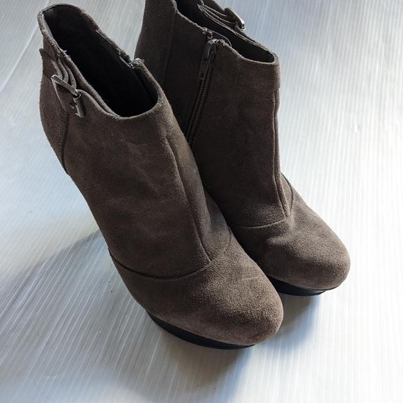 STEVE MADDEN P-Dax taupe suede platform heeled ankle booties - Picture 8 of 16